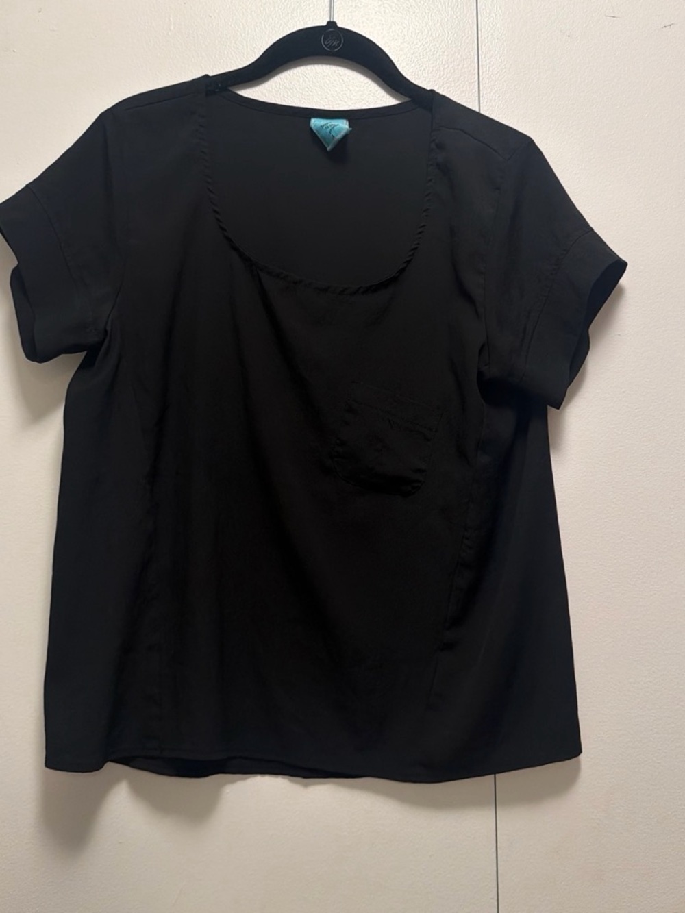 happening in the present Black Scoop Neck Short Sleeve Top